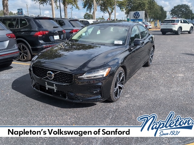 2024 Volvo S60 B5 Core Dark Theme 1