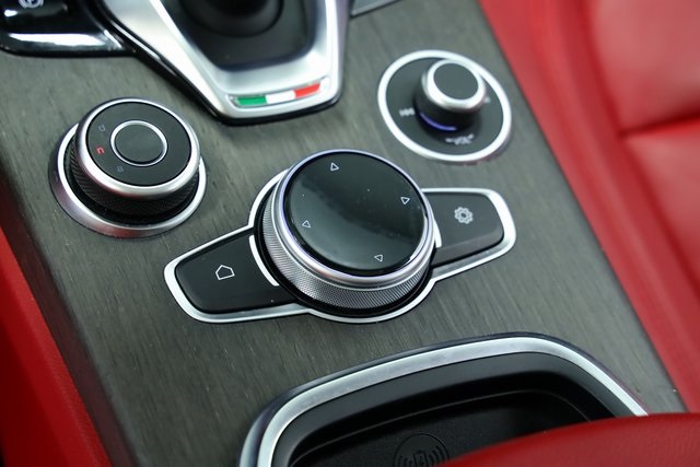 2021 Alfa Romeo Stelvio Ti 18