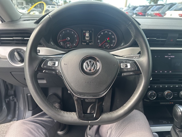 2022 Volkswagen Passat 2.0T SE 16