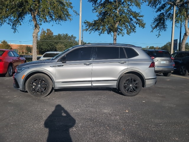 2022 Volkswagen Tiguan 2.0T SE R-Line Black 3