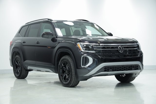 2024 Volkswagen Atlas 2.0T Peak Edition SEL 3