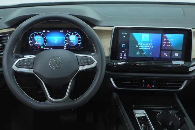 2024 Volkswagen Atlas 2.0T SE w/Technology 9