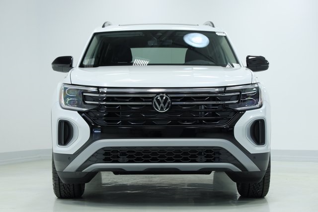 2024 Volkswagen Atlas 2.0T Peak Edition SEL 2