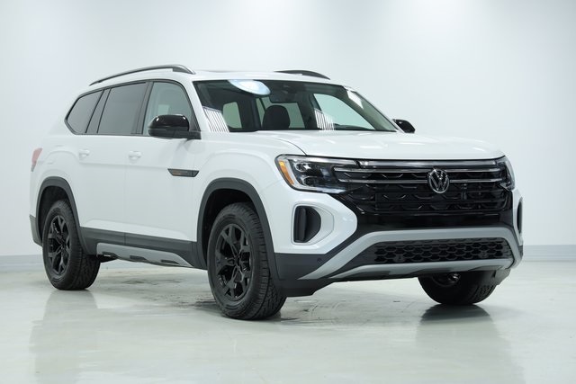 2024 Volkswagen Atlas 2.0T Peak Edition SEL 3