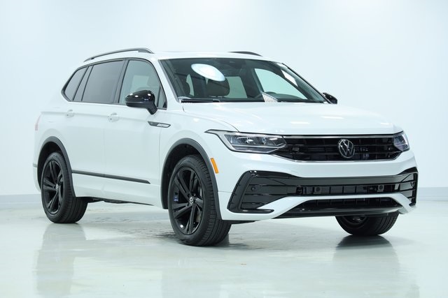 2024 Volkswagen Tiguan 2.0T SE R-Line Black 3