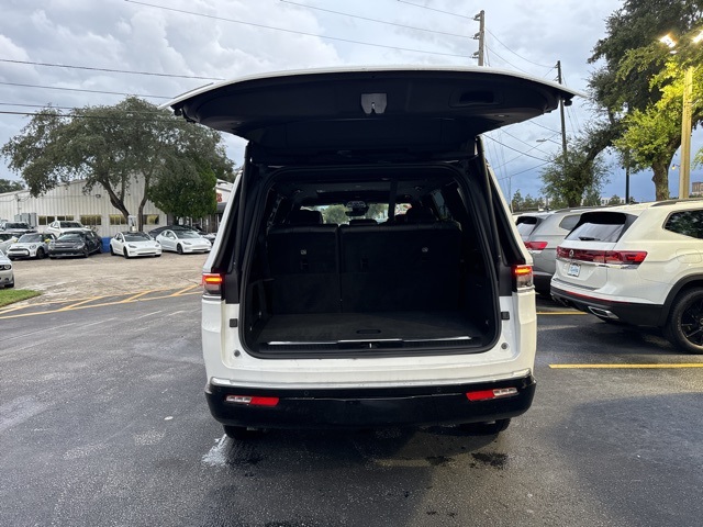 2023 Jeep Grand Wagoneer Base 25