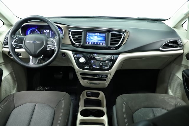 2021 Chrysler Voyager LX 9