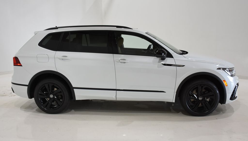 2024 Volkswagen Tiguan 2.0T SE R-Line Black 3