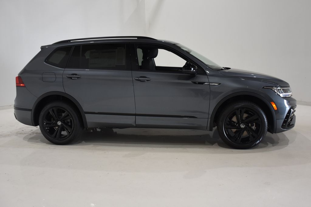 2024 Volkswagen Tiguan 2.0T SE R-Line Black 3