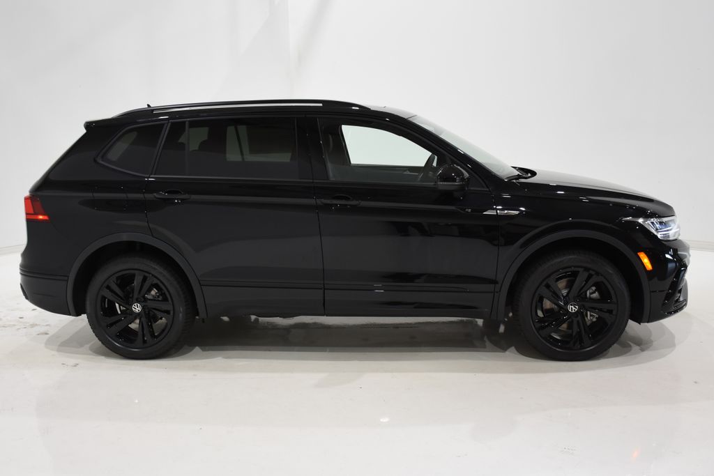 2024 Volkswagen Tiguan 2.0T SE R-Line Black 3