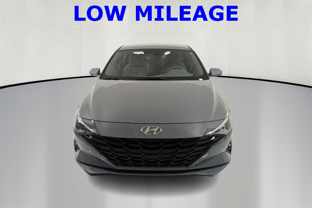 2022 Hyundai Elantra SE 2