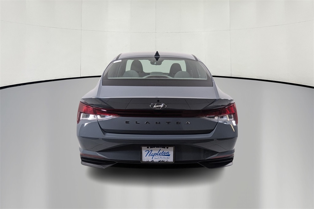 2022 Hyundai Elantra SE 7