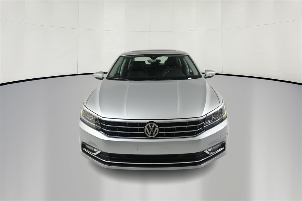 2018 Volkswagen Passat 2.0T SEL Premium 2