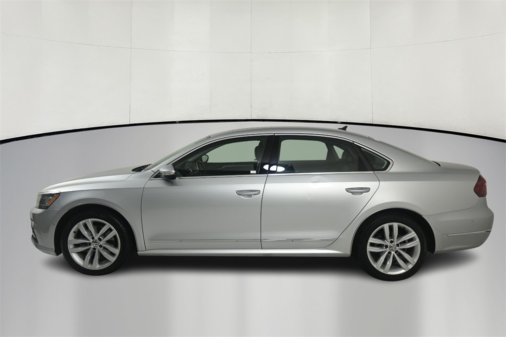 2018 Volkswagen Passat 2.0T SEL Premium 4