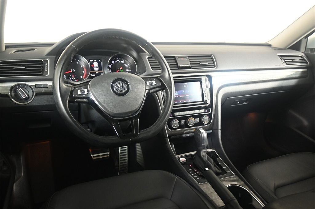 2018 Volkswagen Passat 2.0T SEL Premium 11