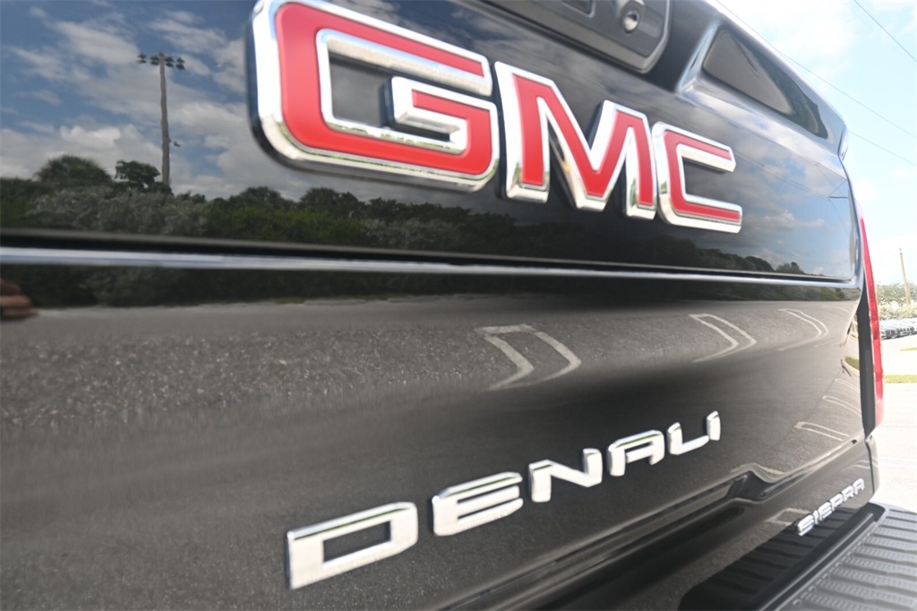 2023 GMC Sierra 2500HD Denali 8