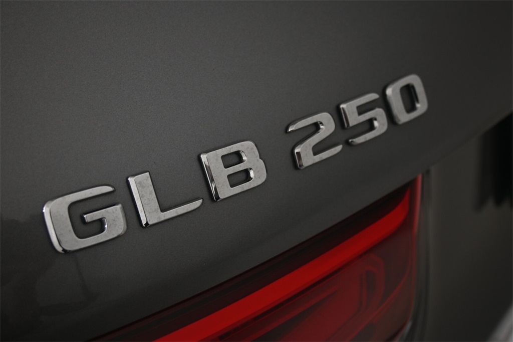 2022 Mercedes-Benz GLB GLB 250 8