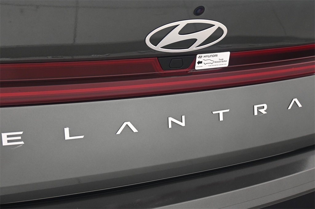 2024 Hyundai Elantra Hybrid Limited 8