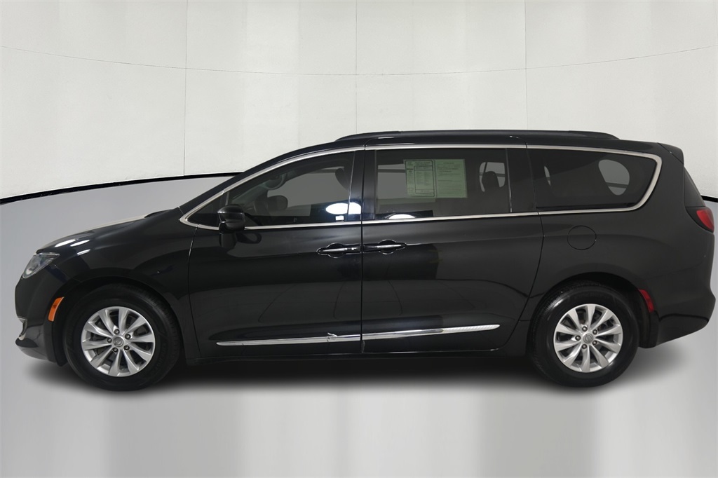 2017 Chrysler Pacifica Touring L 4