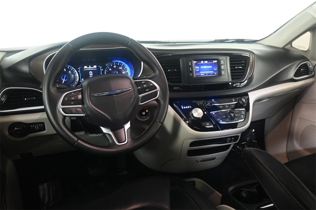 2017 Chrysler Pacifica Touring L 11