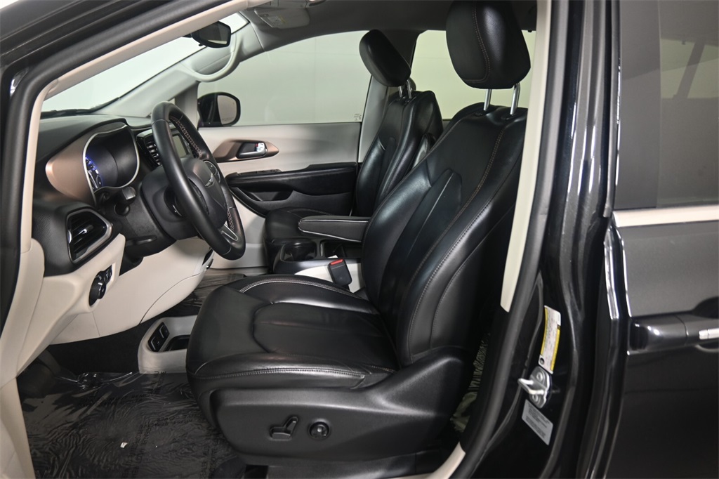 2017 Chrysler Pacifica Touring L 12