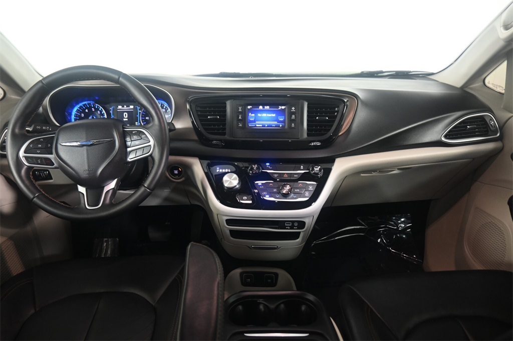 2017 Chrysler Pacifica Touring L 14