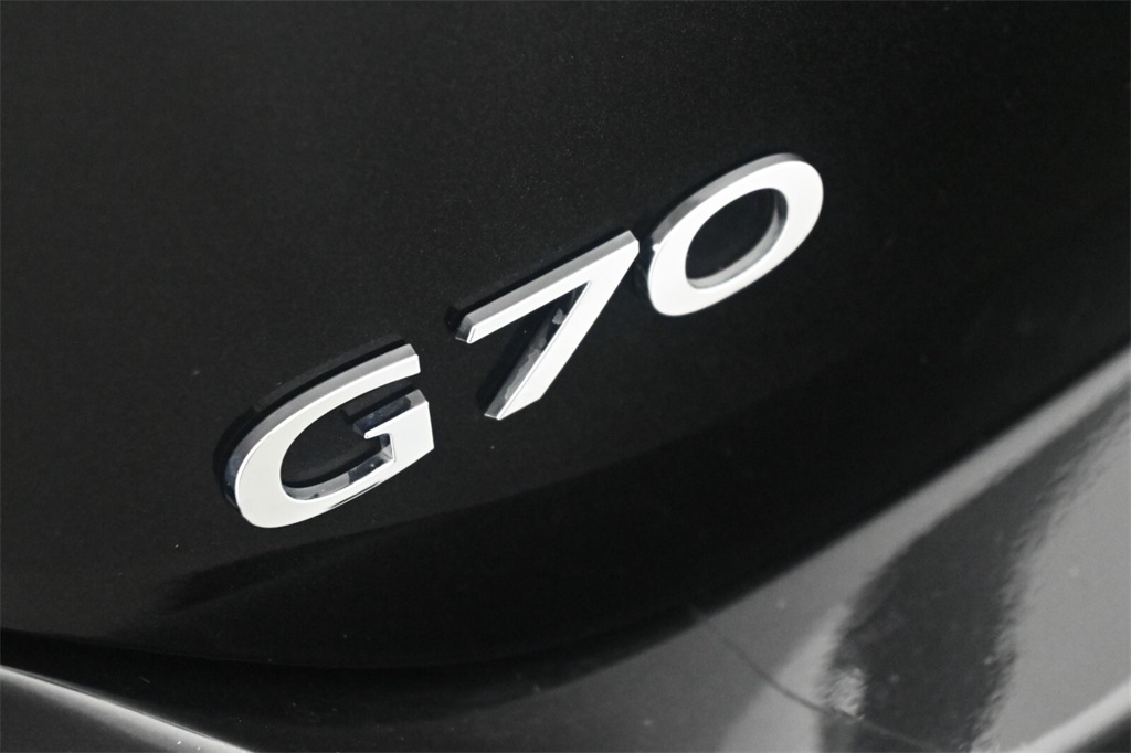 2022 Genesis G70 2.0T 8