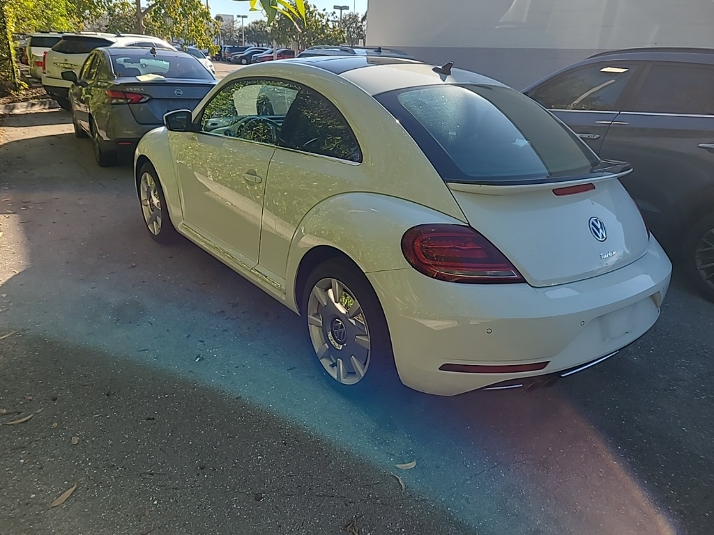 2019 Volkswagen Beetle 2.0T SE 16