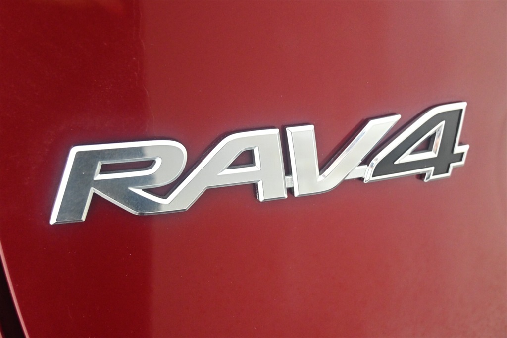 2021 Toyota RAV4 LE 8