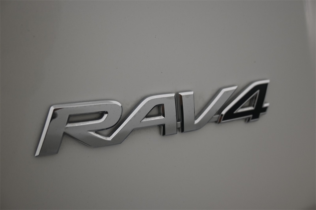 2015 Toyota RAV4 Limited 8