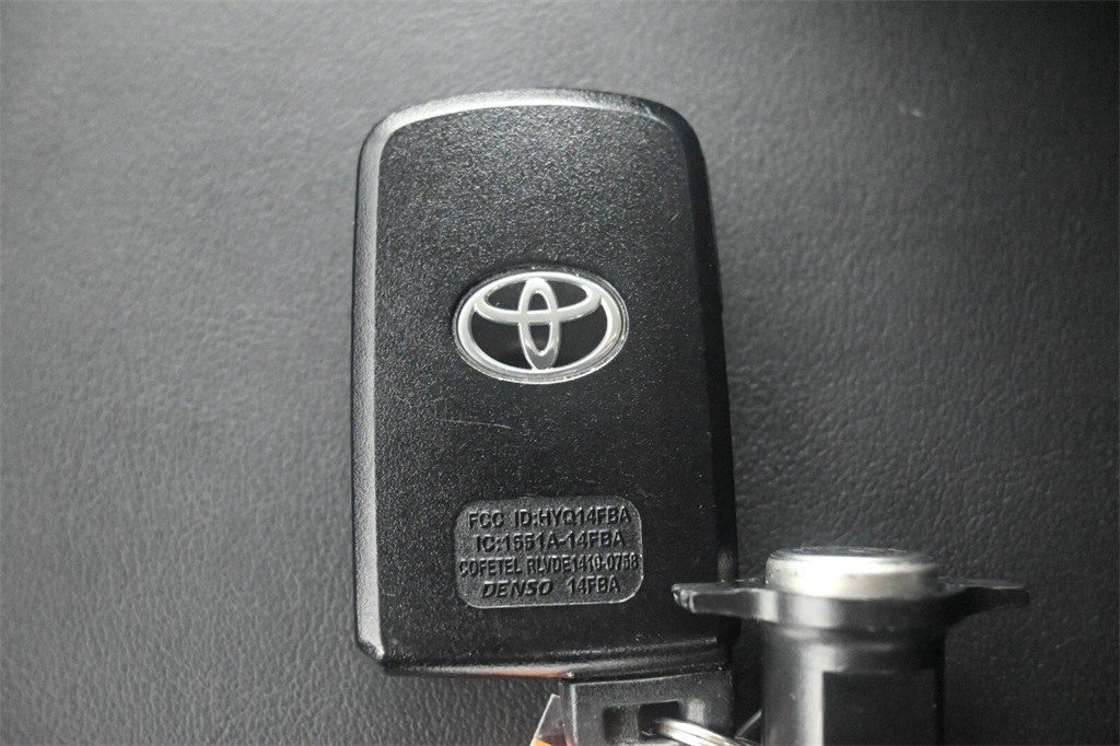 2015 Toyota RAV4 Limited 29