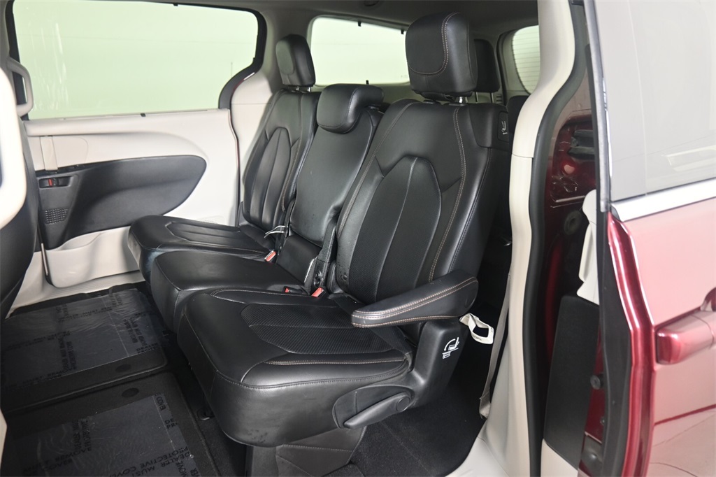 2019 Chrysler Pacifica Touring L 22