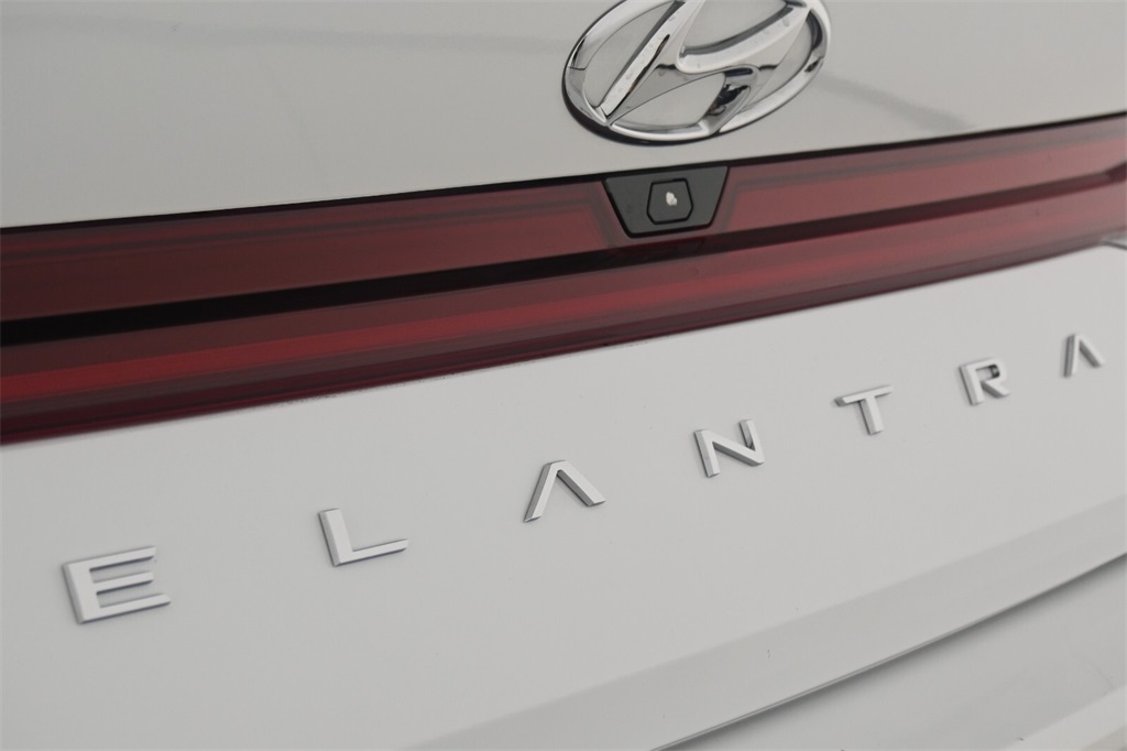 2022 Hyundai Elantra SEL 8