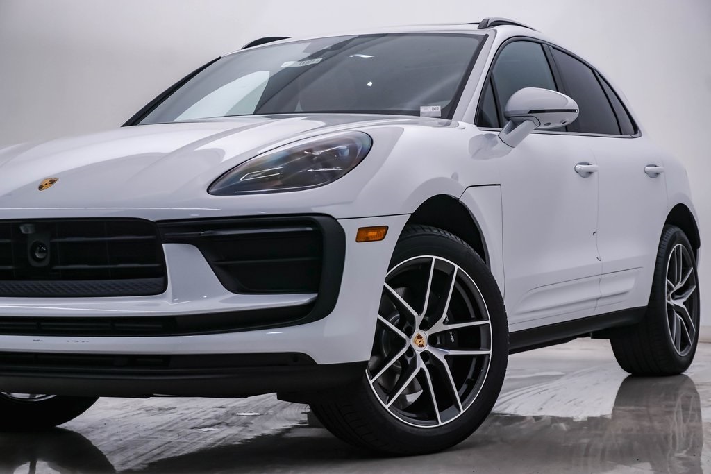 2024 Porsche Macan  2