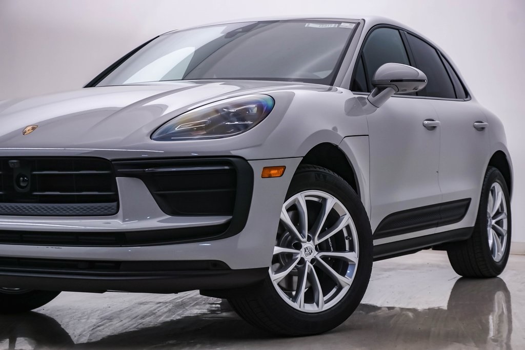 2025 Porsche Macan  2