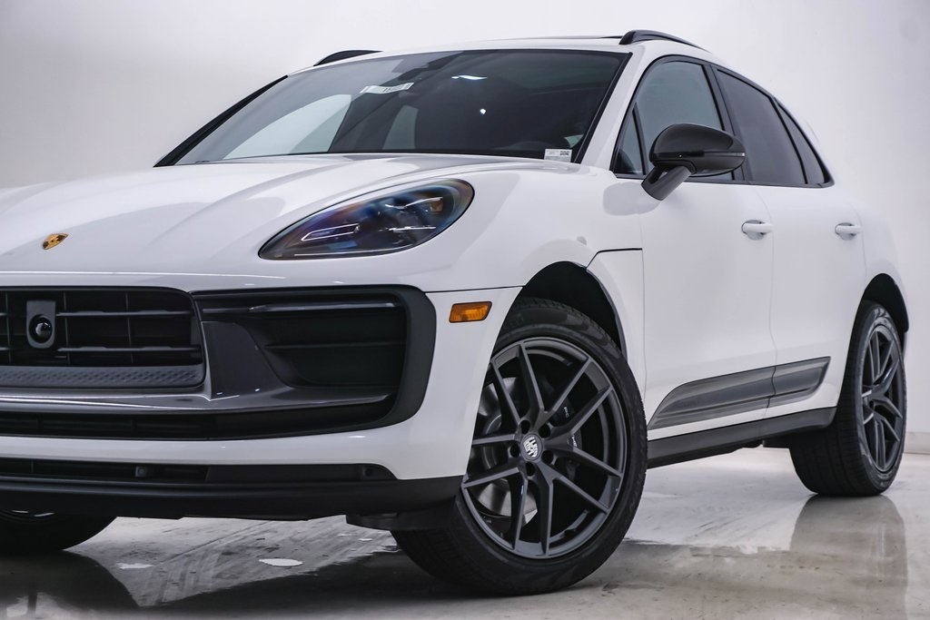 2025 Porsche Macan T 2