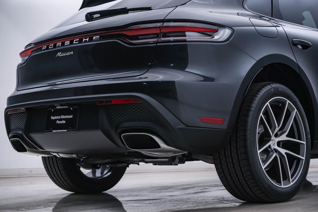 2025 Porsche Macan  12