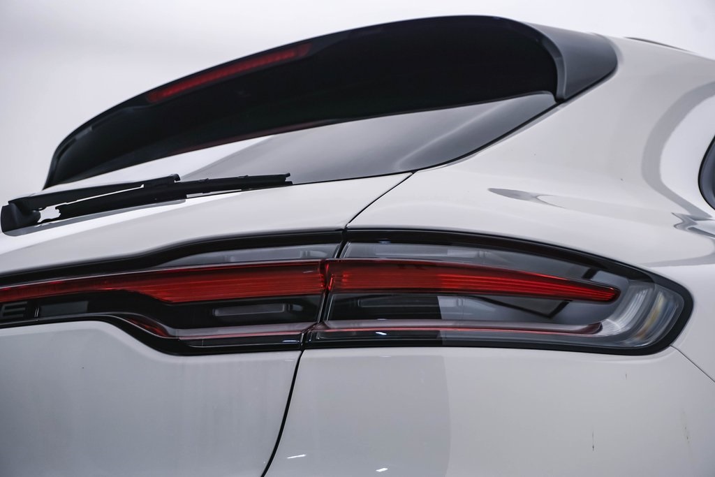 2025 Porsche Macan  13