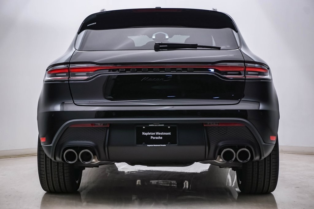 2025 Porsche Macan S 8