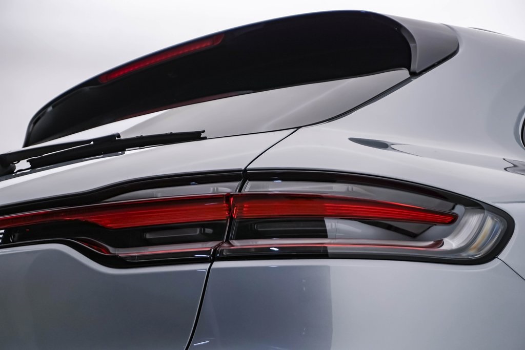 2025 Porsche Macan  13