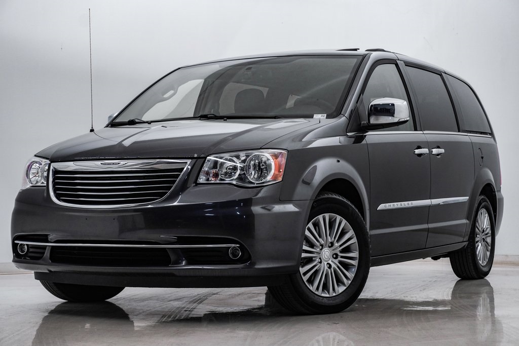 2016 Chrysler Town & Country Touring-L 1