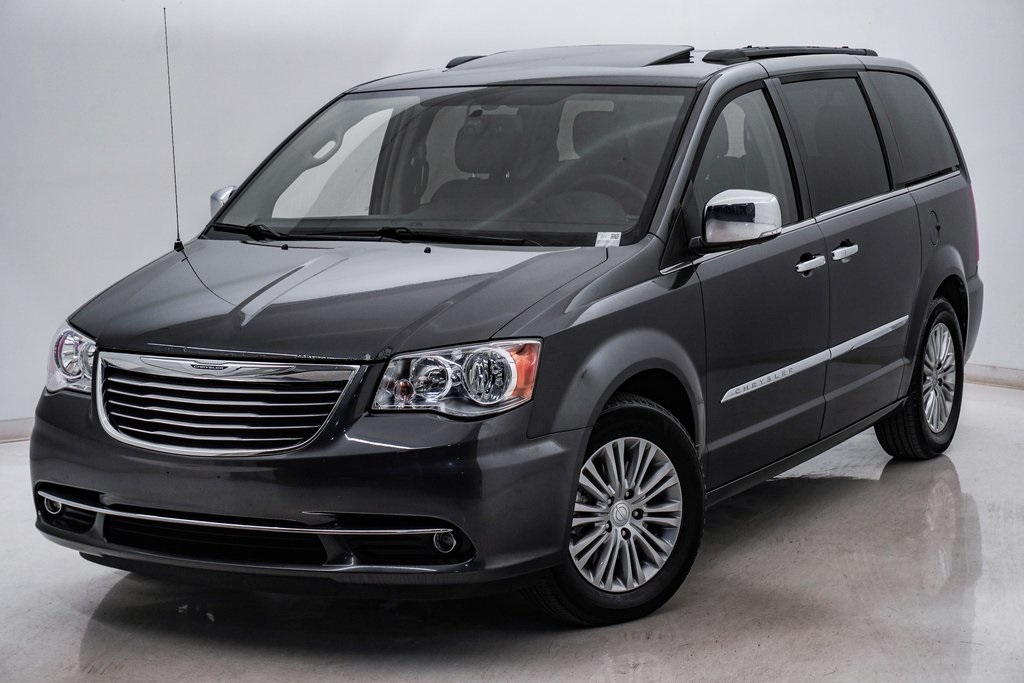 2016 Chrysler Town & Country Touring-L 3