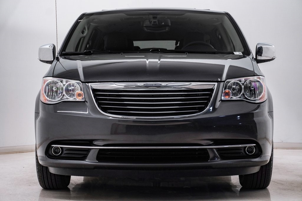 2016 Chrysler Town & Country Touring-L 6