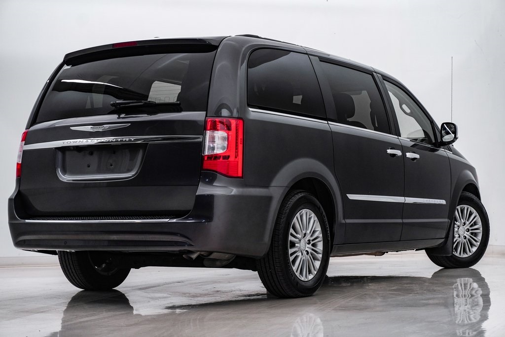 2016 Chrysler Town & Country Touring-L 8