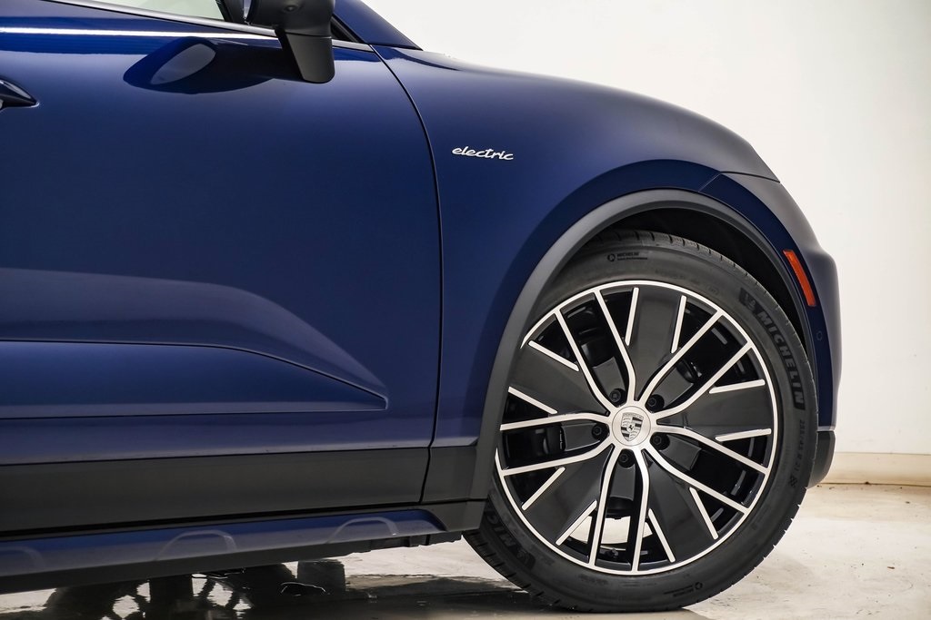 2024 Porsche Macan Electric 4 15