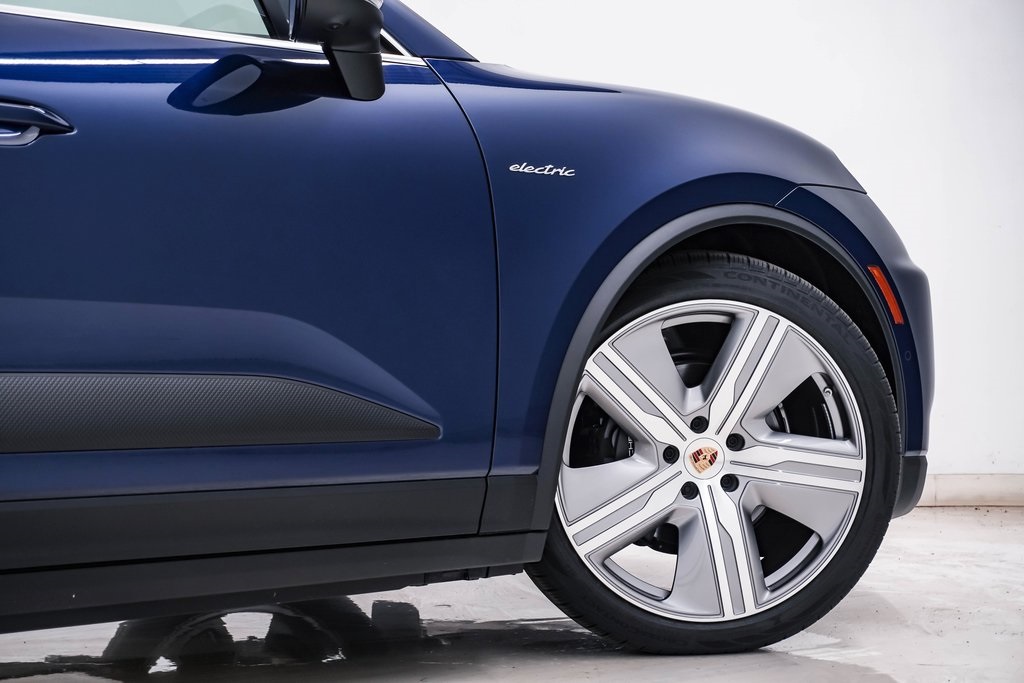 2024 Porsche Macan Electric 4 14