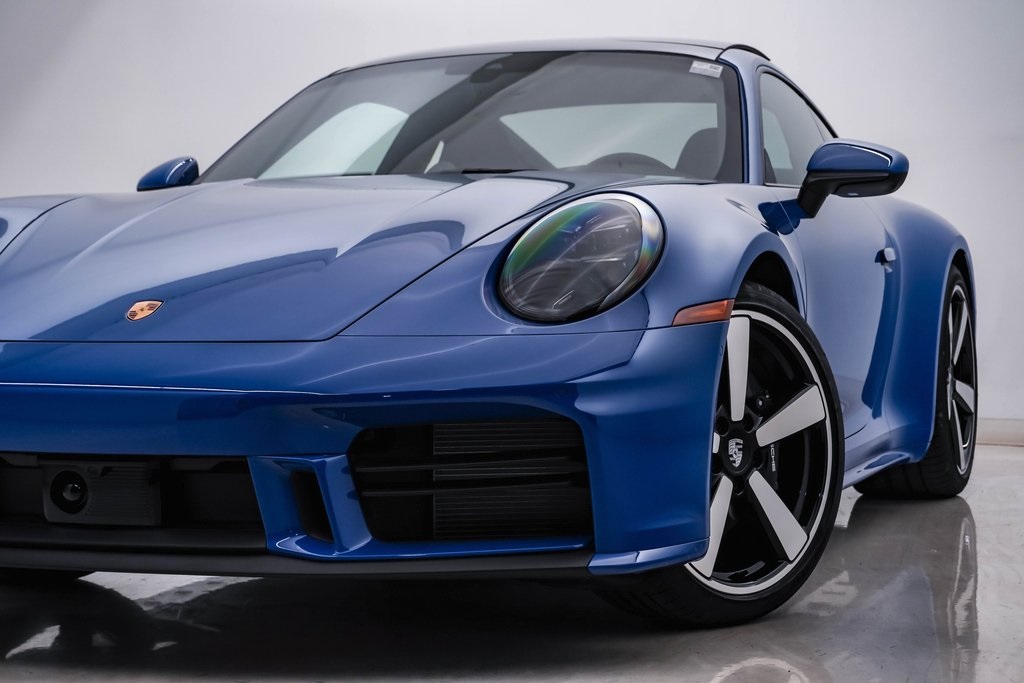 2025 Porsche 911 Carrera 2