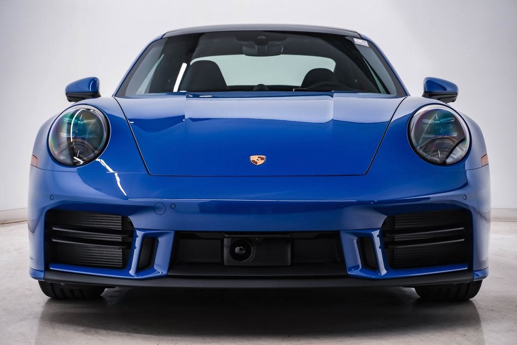 2025 Porsche 911 Carrera 6