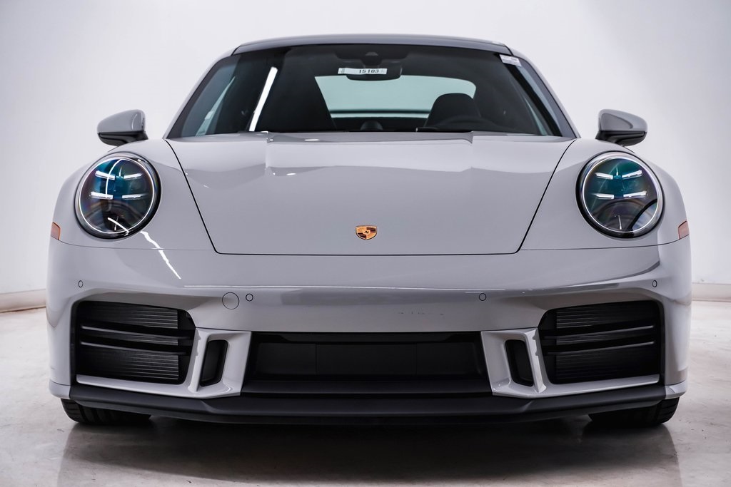 2025 Porsche 911 Carrera 6