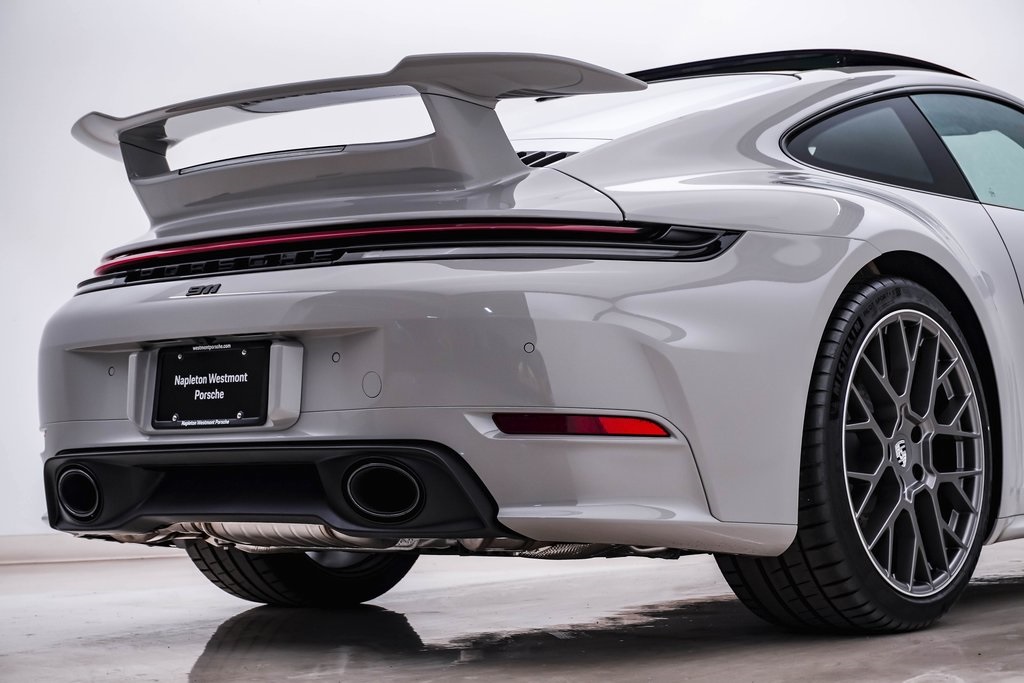 2025 Porsche 911 Carrera 12